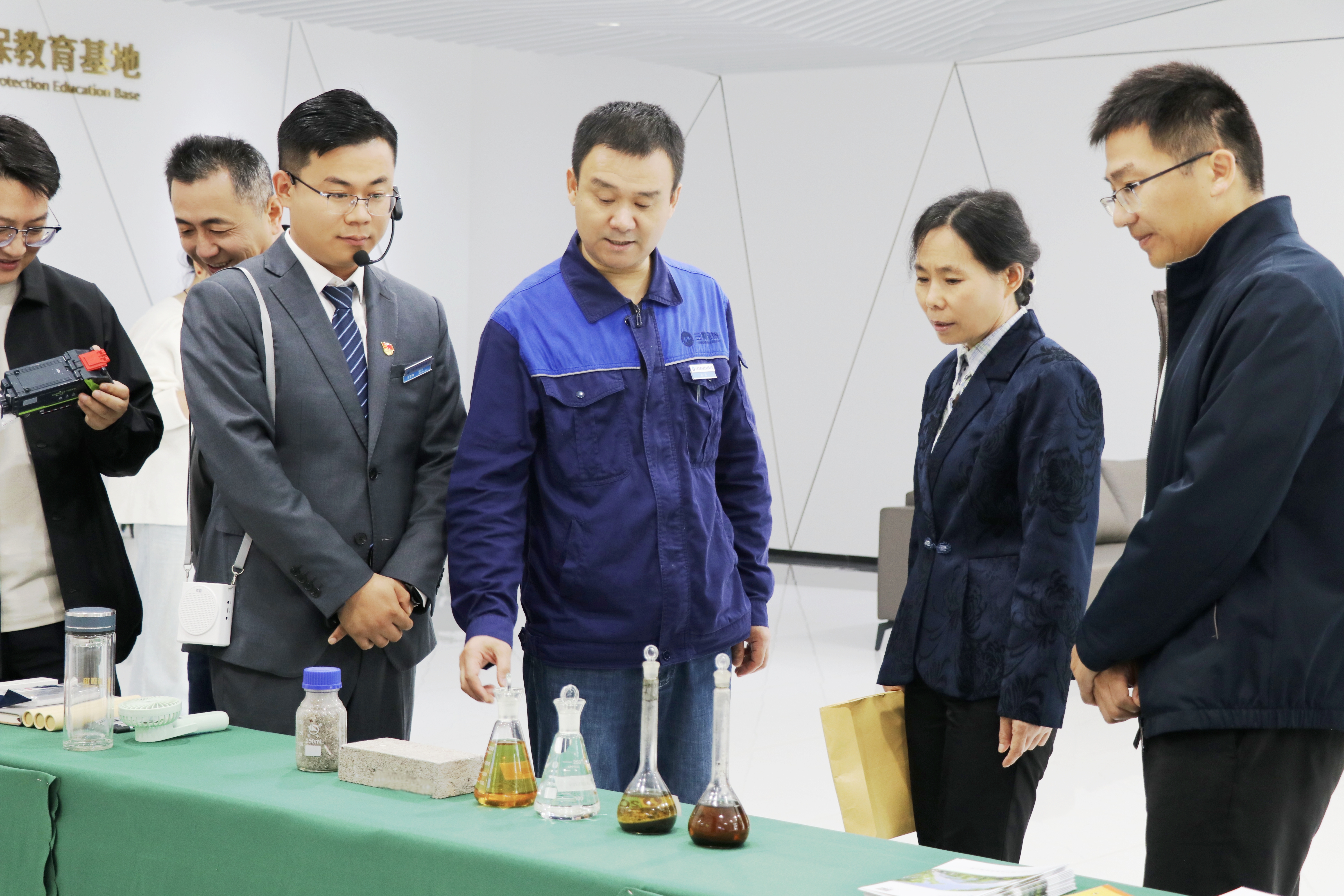 10月17日，安徽省生態(tài)環(huán)境廳調(diào)研六安三峰公司 為環(huán)保教育基地注入新動(dòng)能.jpg